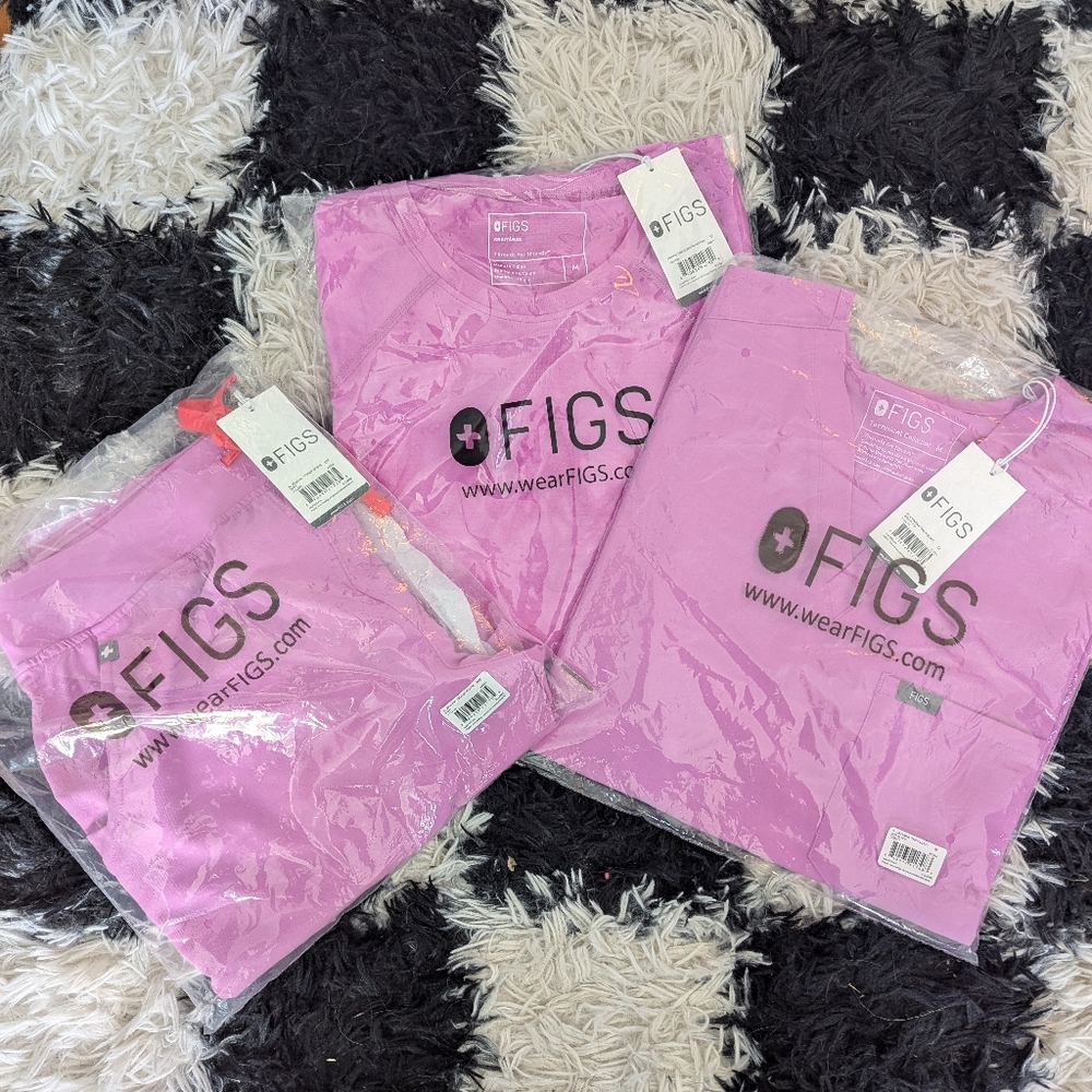 ✨Figs Pink Cloud Scrub Top, Zamora Joggers & Long sleeve Underscrub✨BRAND NEW